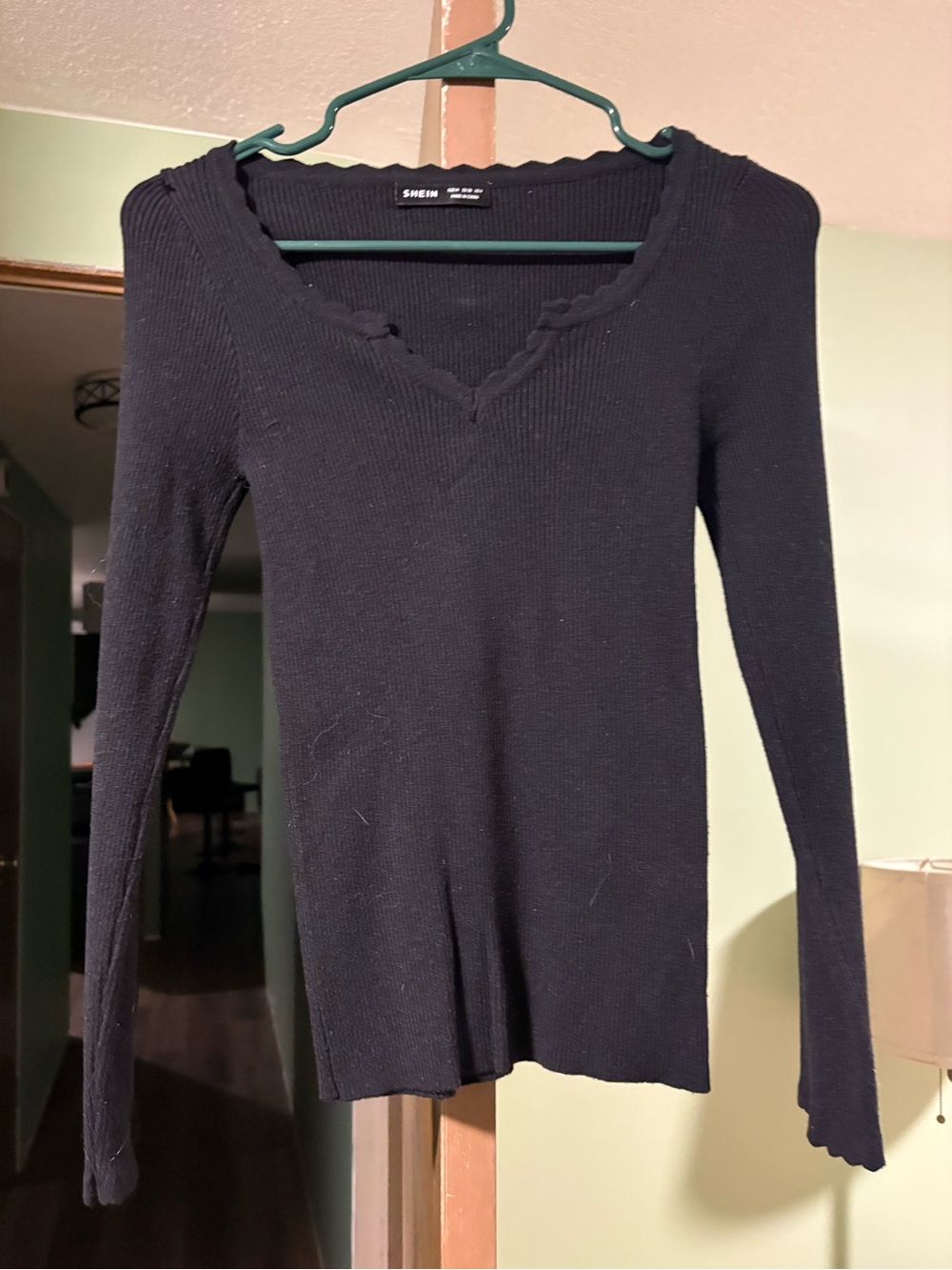 SHEIN Black Ribbed Scallop V-Neck Long Sleeve Top